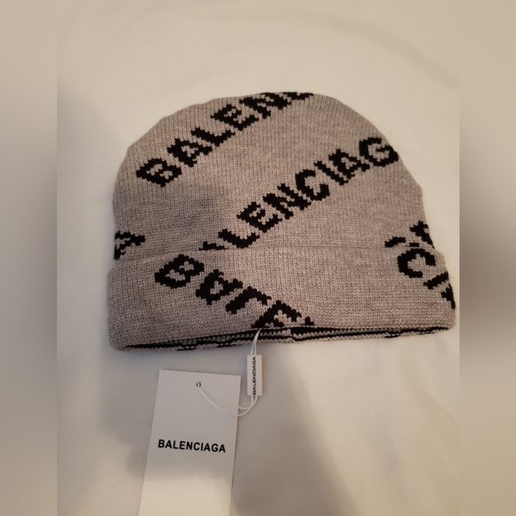 Balenciaga Gray and Black Knit Hat - Picture 1 of 2